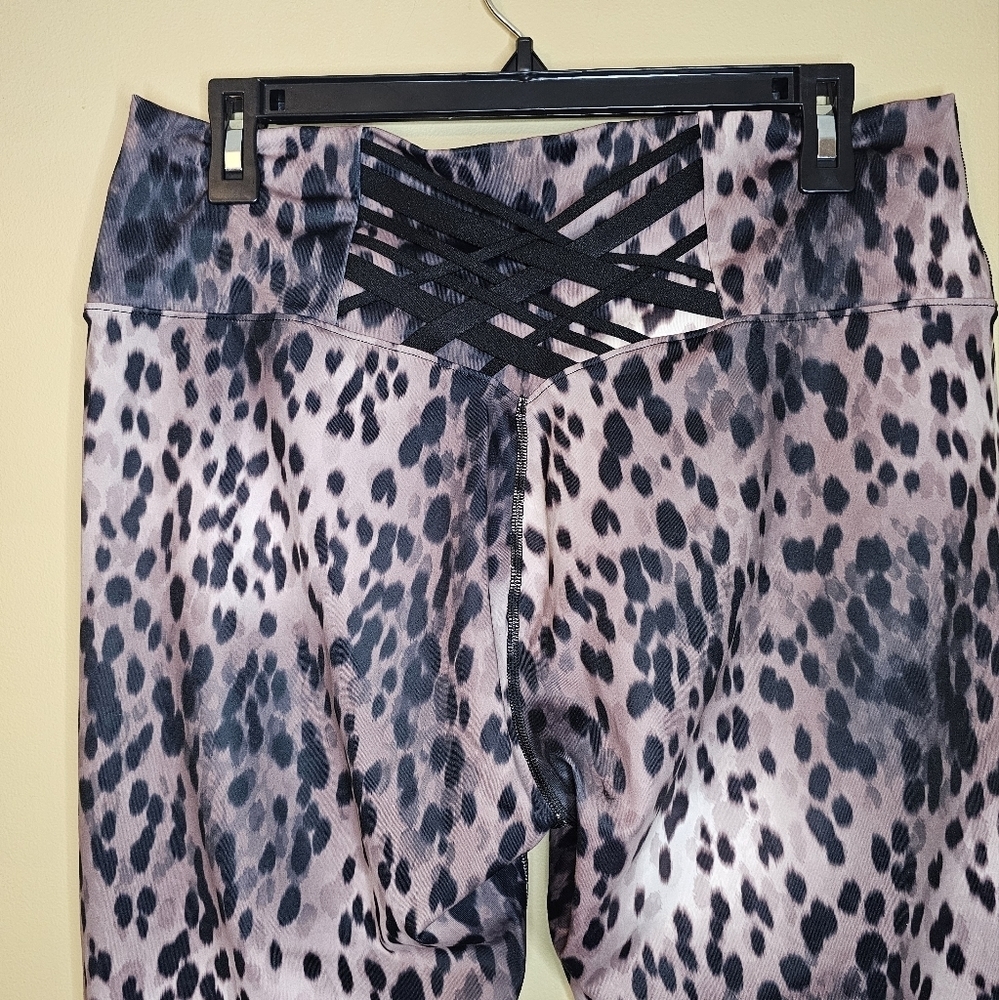 Fabletics Powerhold leopard print Capri Legging N… - image 6